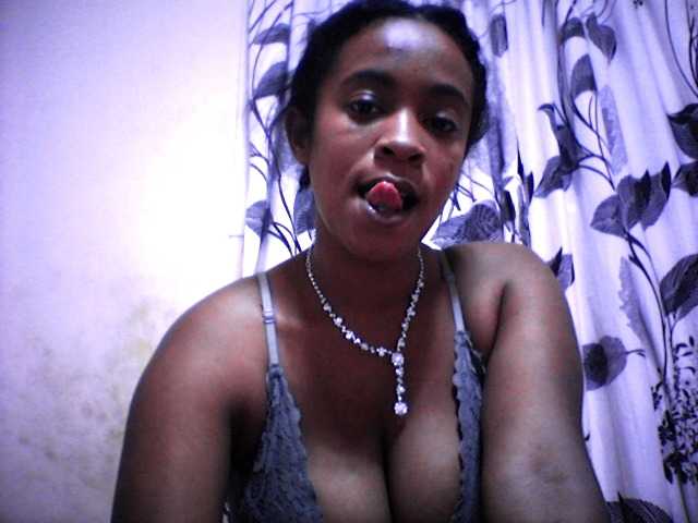 silviaLaBombe's BongaCams show and profile