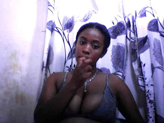 silviaLaBombe Live Webcam on BongaCams