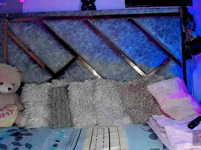 Gia21XXX Live Webcam on BongaCams