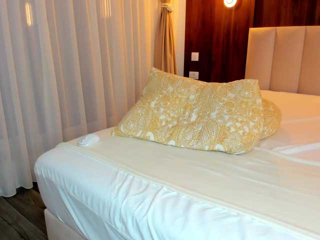 Saradiamond01's BongaCams show and profile