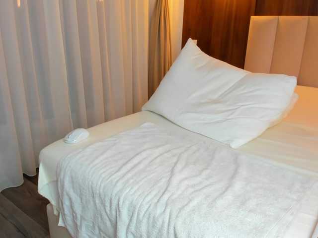 Saradiamond01's BongaCams show and profile