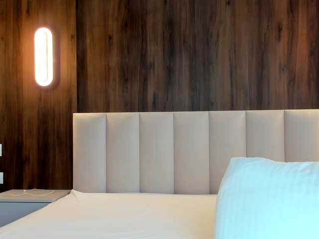 Saradiamond01's BongaCams show and profile