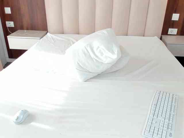 Saradiamond01 webcam