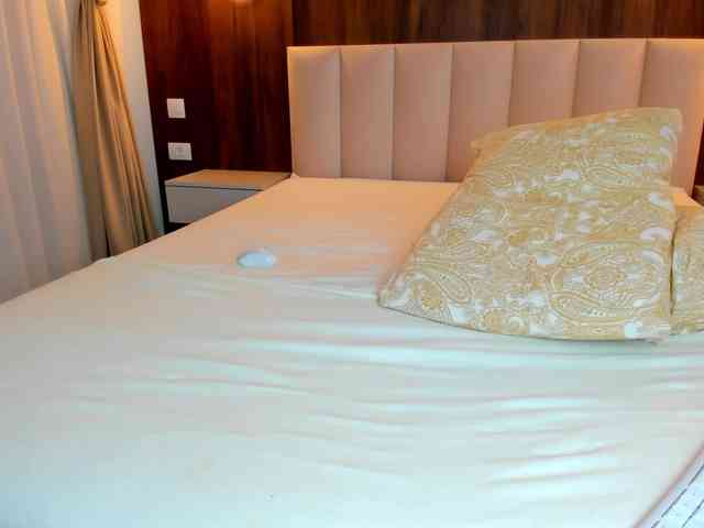 Saradiamond01 webcam