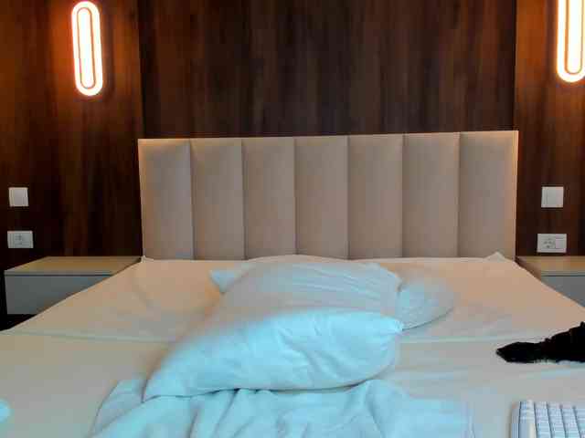 Saradiamond01 webcam