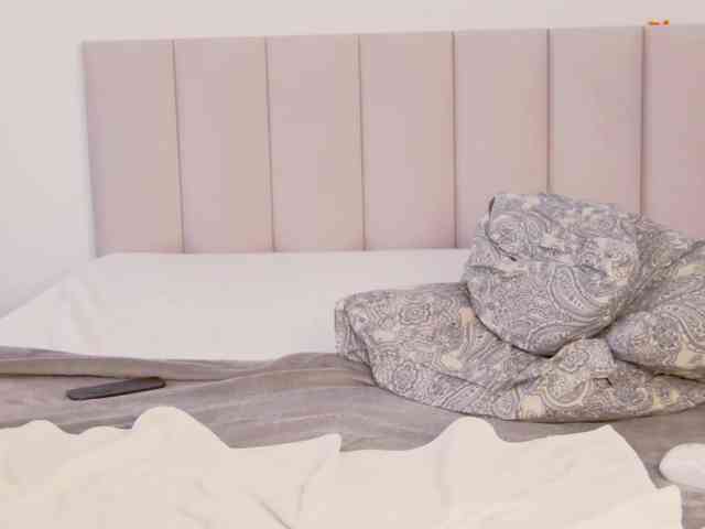 Saradiamond01 webcam