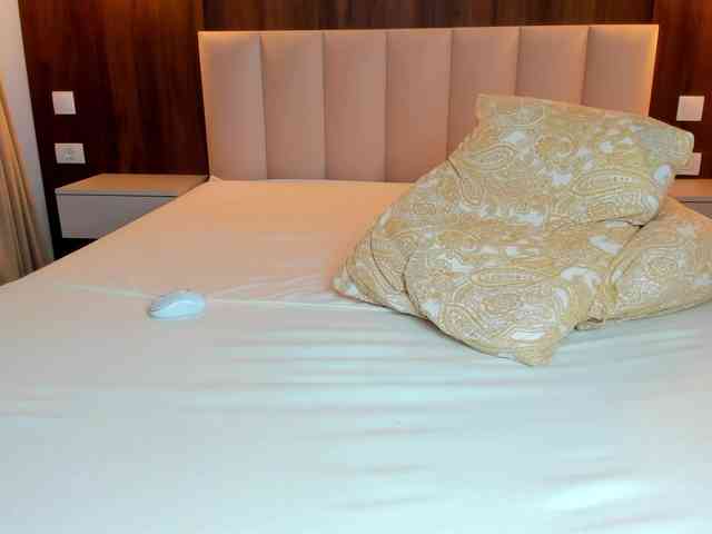 Saradiamond01 webcam