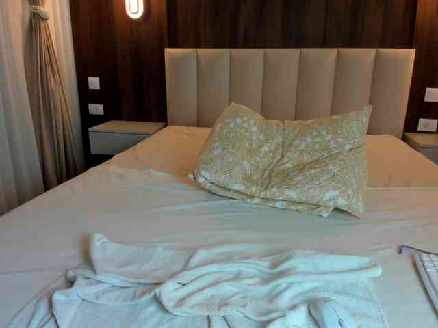 Saradiamond01 webcam