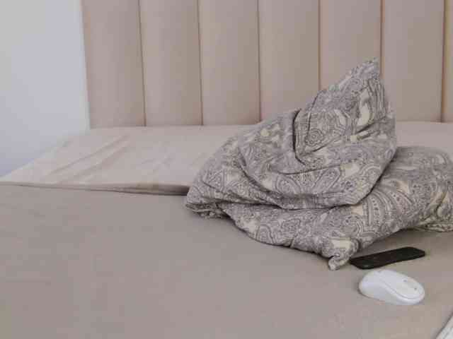 Saradiamond01 webcam