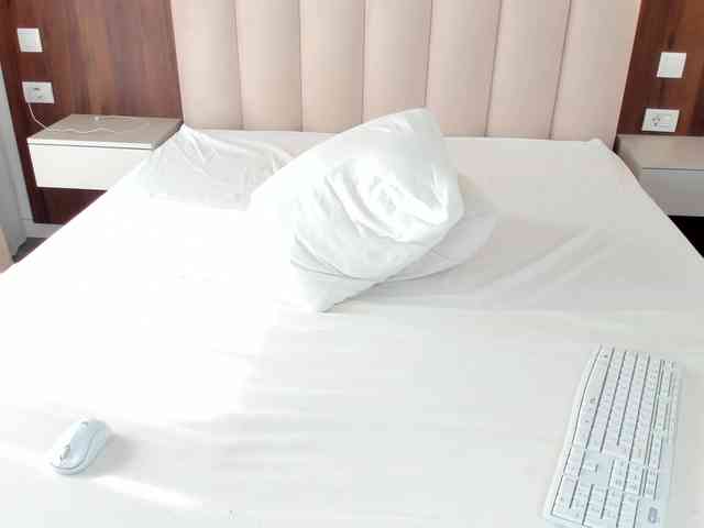 Saradiamond01 webcam