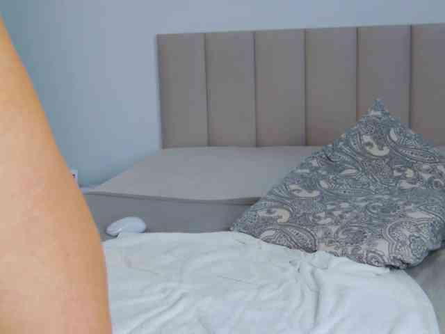 Saradiamond01 webcam