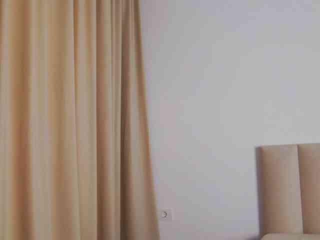 Saradiamond01 webcam