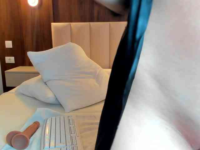 Saradiamond01 webcam