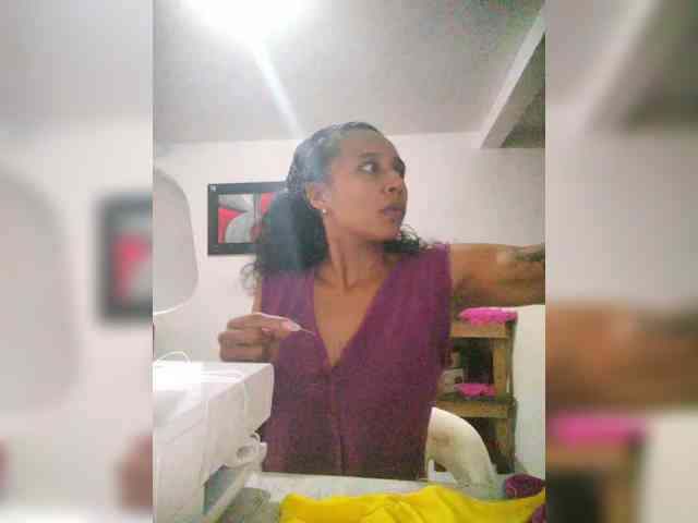 Charmwoman webcam