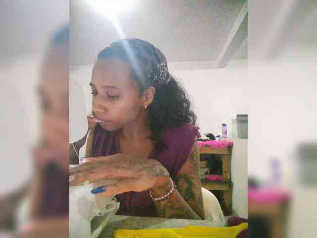 Charmwoman webcam