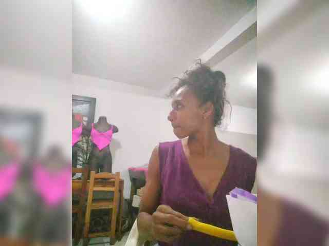 Charmwoman webcam