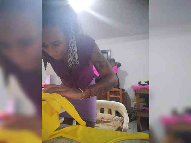 Charmwoman webcam