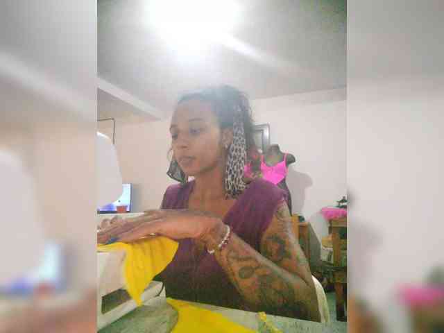 Charmwoman webcam