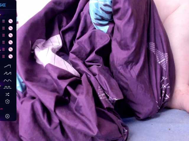 CrowDiamond's BongaCams show and profile