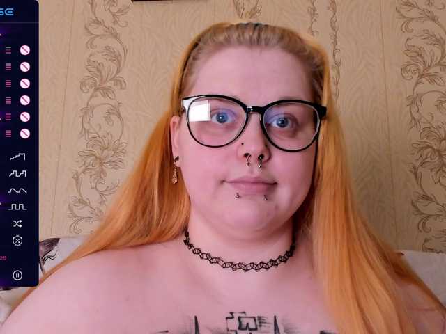 CrowDiamond's BongaCams show and profile