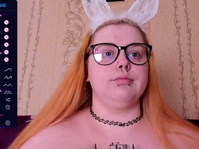 CrowDiamond's BongaCams show and profile