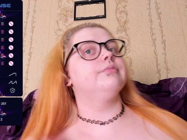 CrowDiamond's BongaCams show and profile