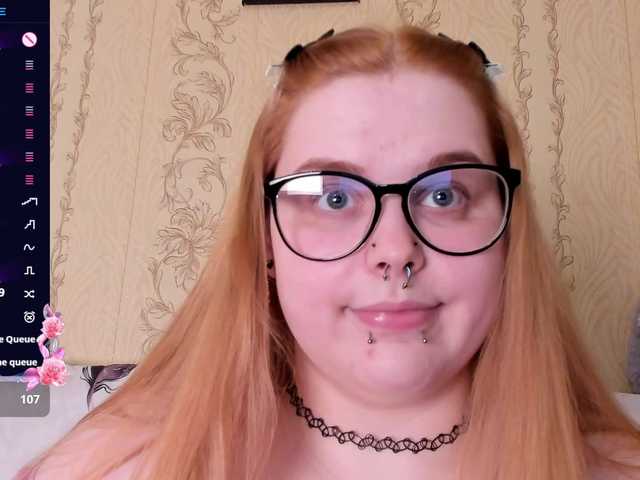 CrowDiamond's BongaCams show and profile