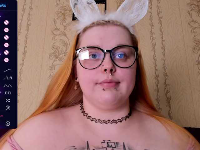 CrowDiamond's BongaCams show and profile