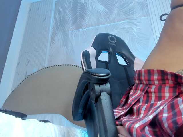  Melany-8 chat room