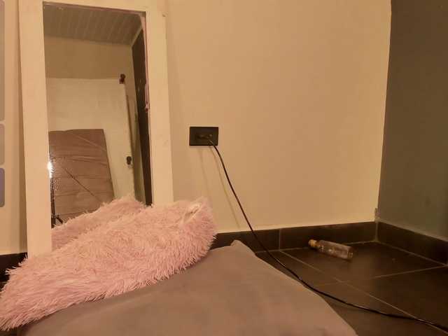 Melany-8's BongaCams show and profile