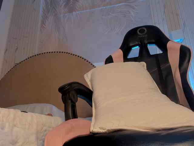 Melany-8 webcam
