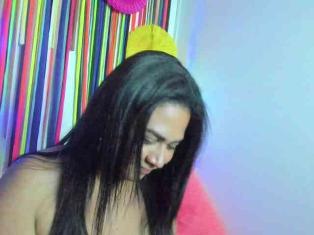 Luciana-9c Live Webcam on BongaCams