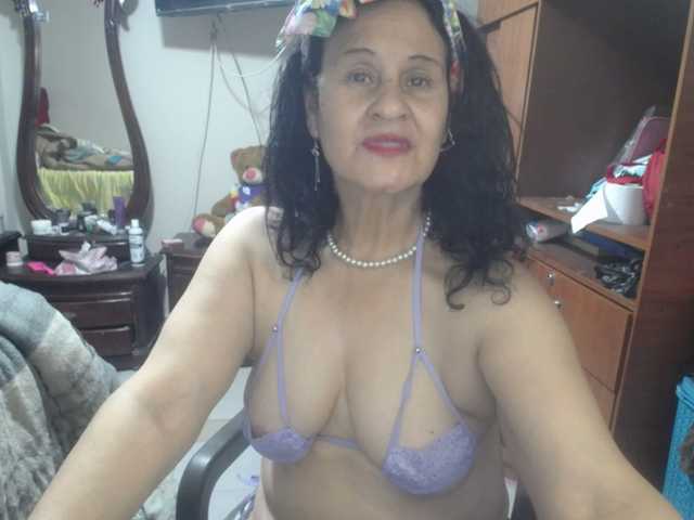 le modèle jazmin-mature est en webcam porno dans un show sur le site bongacams, il possède les tags suivants: Latino/Hispanic,Brunette,Shaved