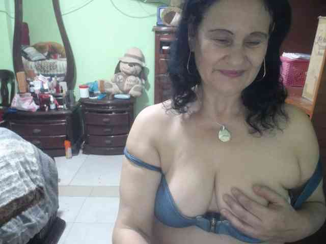 jazmin-mature