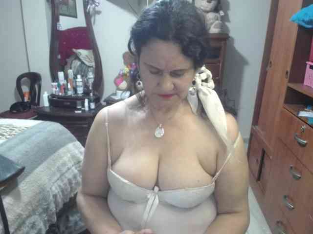 jazmin-mature webcam