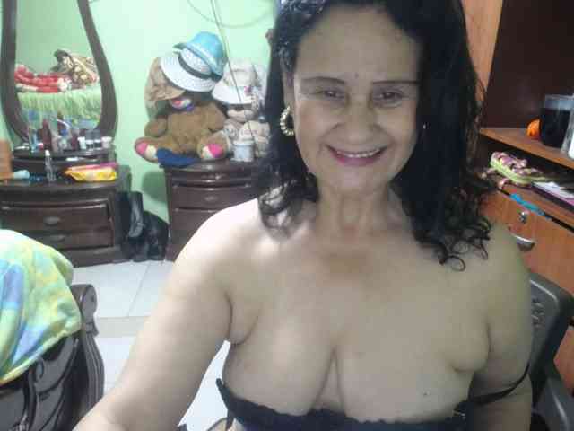 jazmin-mature