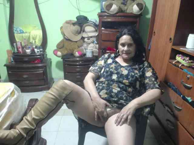 jazmin-mature