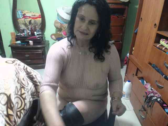 jazmin-mature