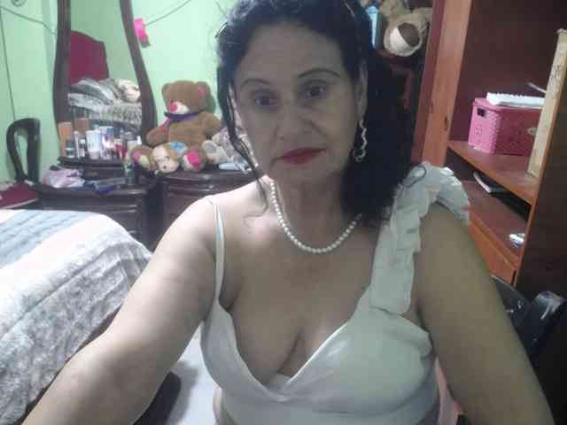 jazmin-mature