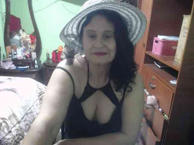 jazmin-mature