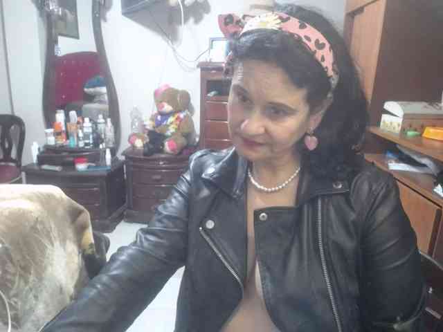 jazmin-mature webcam