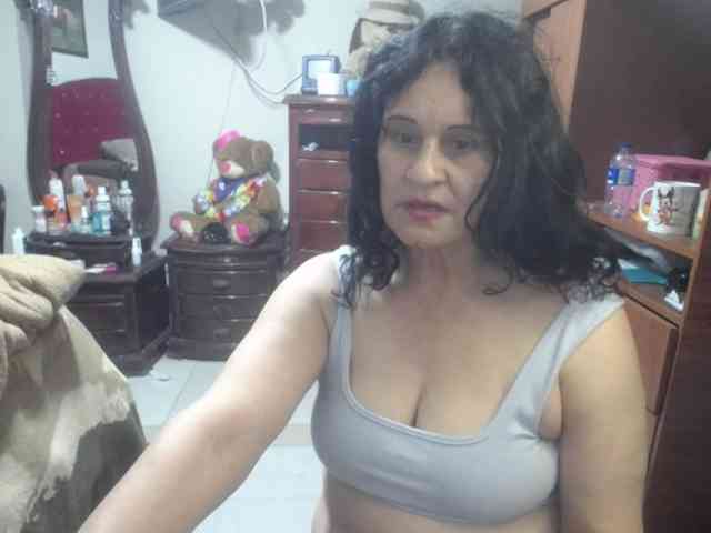 jazmin-mature webcam