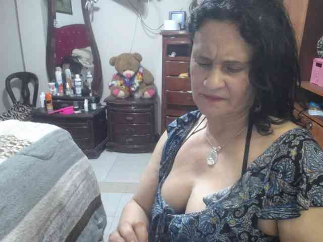 jazmin-mature webcam