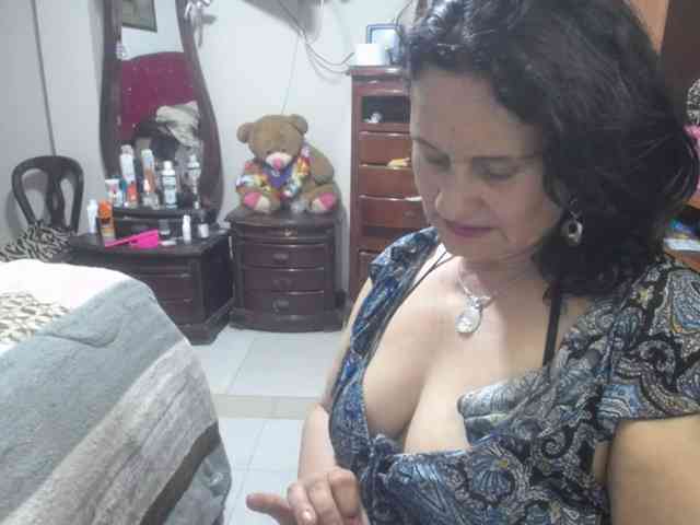 jazmin-mature webcam