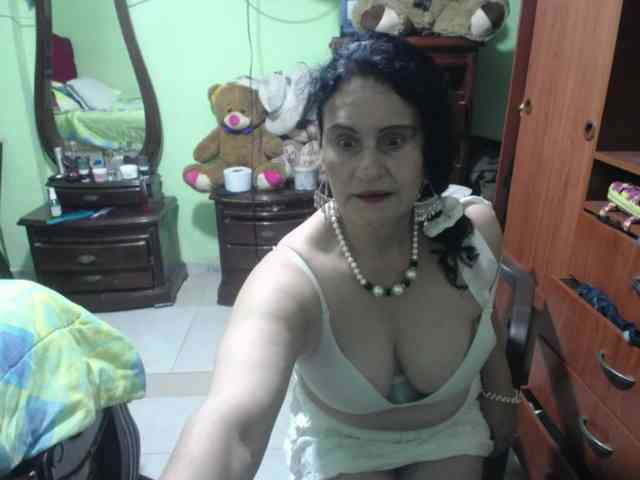 jazmin-mature