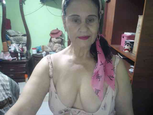 jazmin-mature