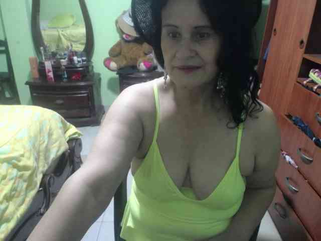 jazmin-mature