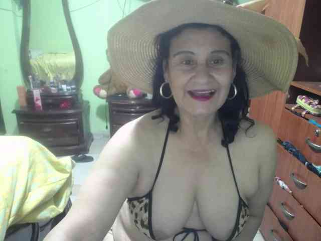 jazmin-mature