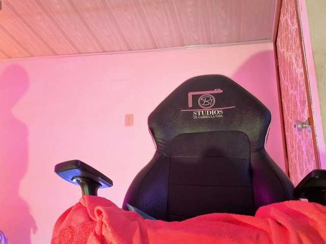 Laylafoxy-tay's BongaCams show and profile