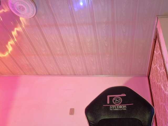 Laylafoxy-tay's BongaCams show and profile